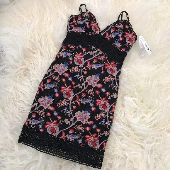 AQUA FLORAL EMBROIDERY SCALLOPED TRIM CASUAL DRESS - Picture 2 of 8